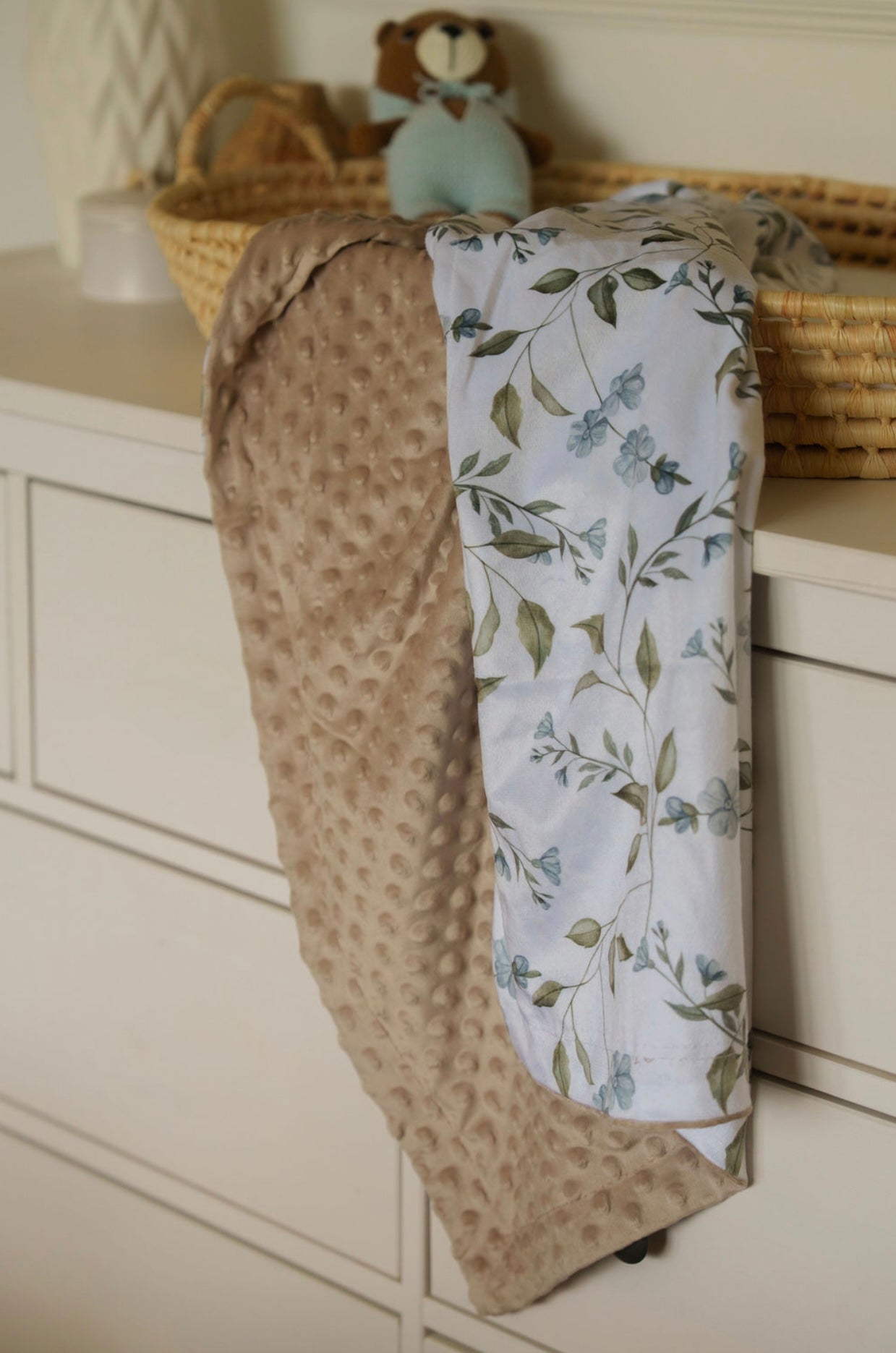 Minky blanket - Little blue flowers